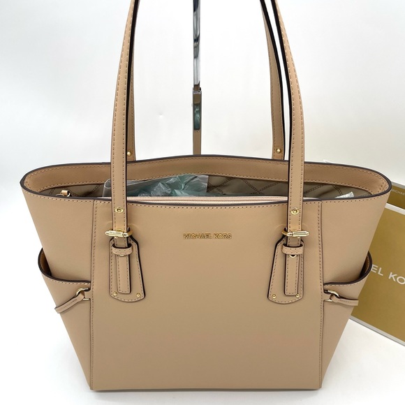Michael Kors Voyager East West Tote Bag - Picture 6 of 12